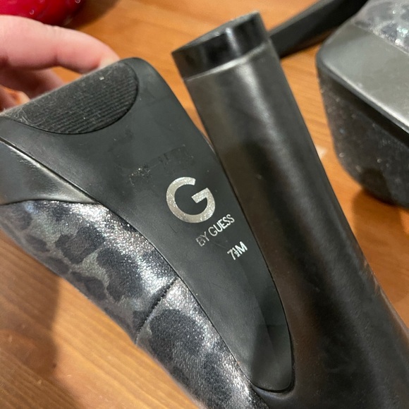 GUESS platform pumps NEVER WORN - Picture 3 of 4